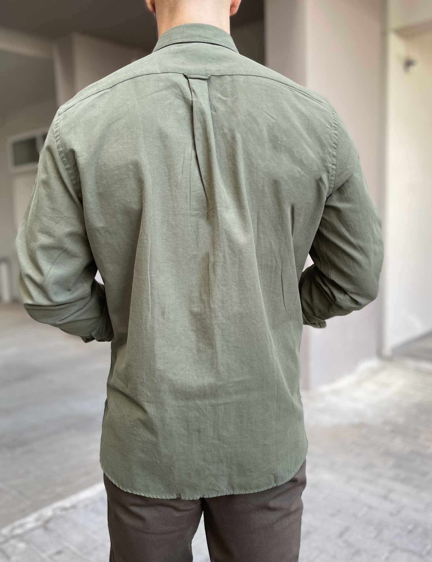 Ανδρικό χακί πουκάμισο με γιακά 1754X φωτογραφία